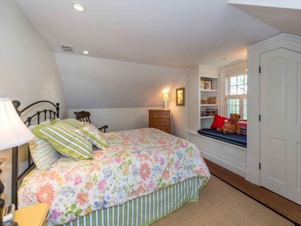 Cape Cod Home 994471