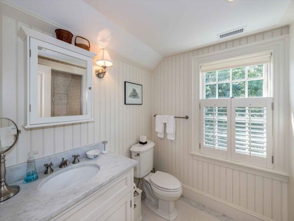 Cape Cod Home 994471