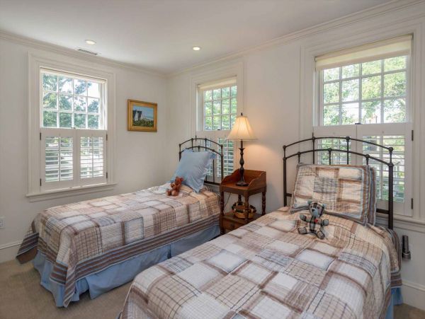 Cape Cod Home 994471