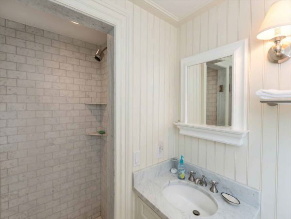 Cape Cod Home 994471