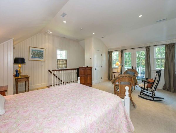 Cape Cod Home 994471