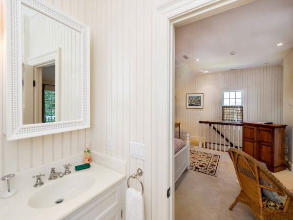 Cape Cod Home 994471