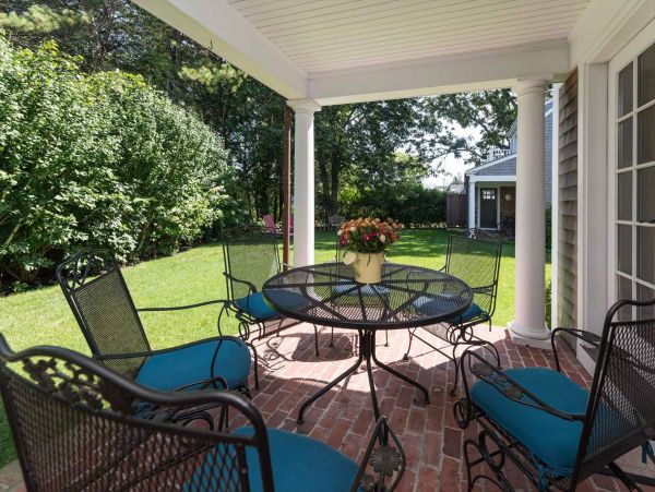 Cape Cod Home 994471