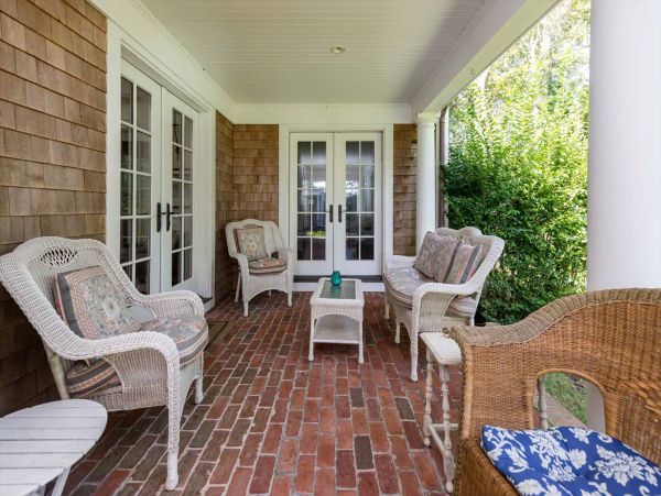 Cape Cod Home 994471