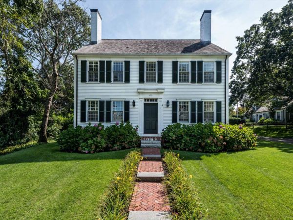 Cape Cod Home 994471