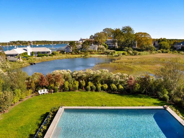 Cape Cod Home 994474