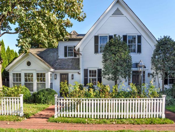 Cape Cod Home 994474