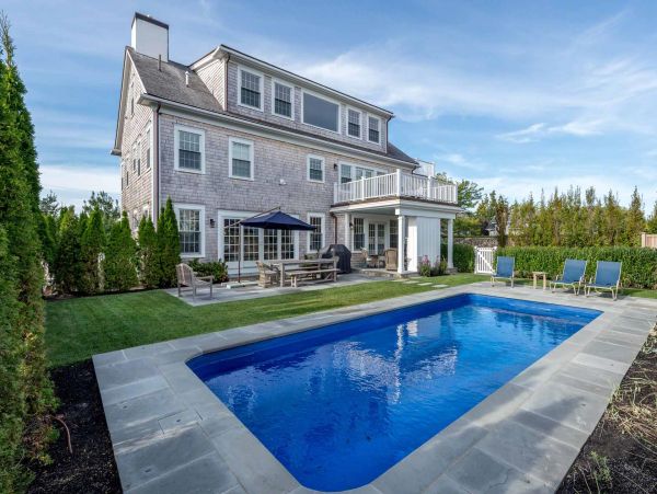 Cape Cod Home 994475