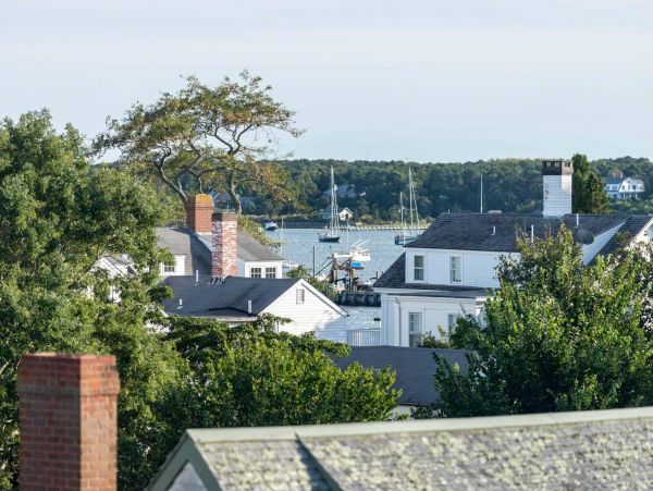 Cape Cod Home 994475