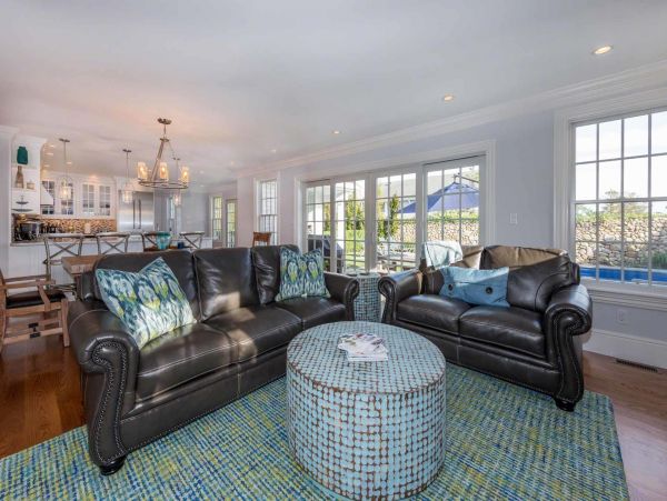 Cape Cod Home 994475