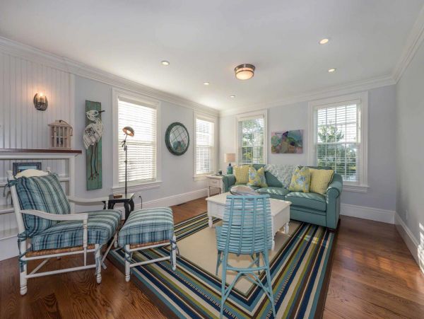 Cape Cod Home 994475