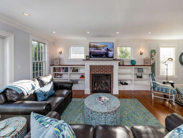 Cape Cod Home 994475