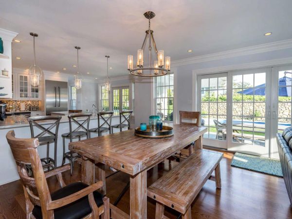 Cape Cod Home 994475