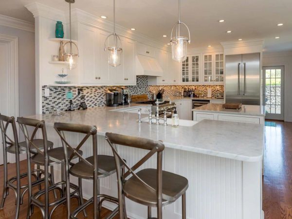Cape Cod Home 994475