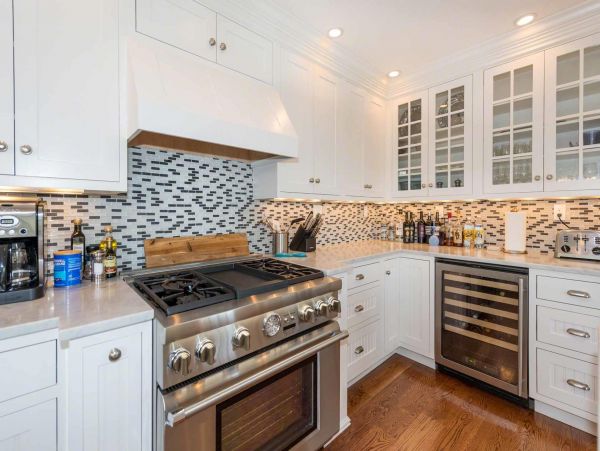 Cape Cod Home 994475