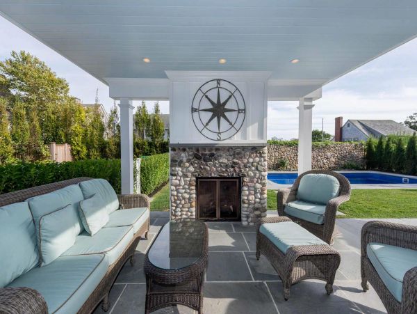Cape Cod Home 994475