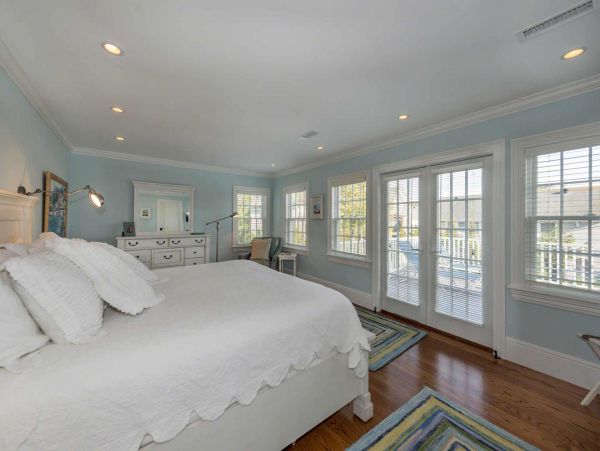 Cape Cod Home 994475