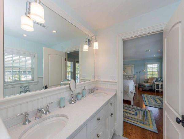 Cape Cod Home 994475