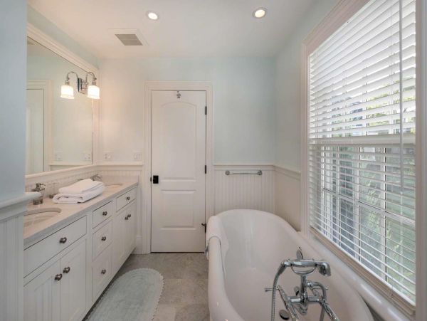 Cape Cod Home 994475