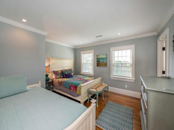 Cape Cod Home 994475