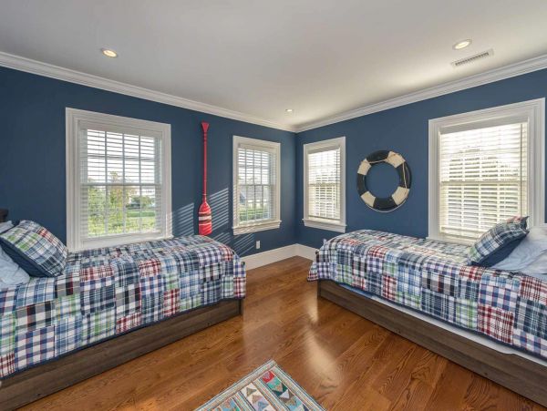 Cape Cod Home 994475