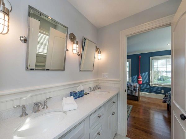 Cape Cod Home 994475