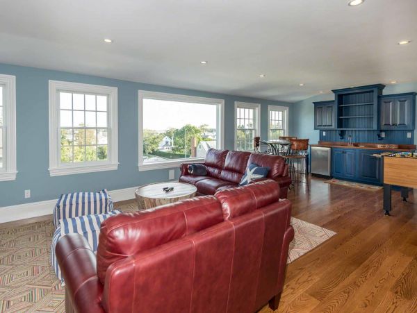 Cape Cod Home 994475
