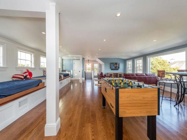 Cape Cod Home 994475