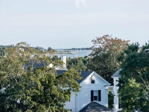 Cape Cod Home 994475