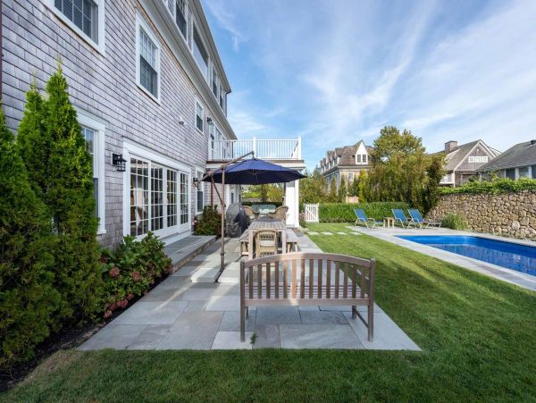 Cape Cod Home 994475