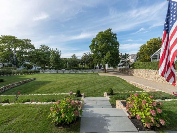 Cape Cod Home 994475