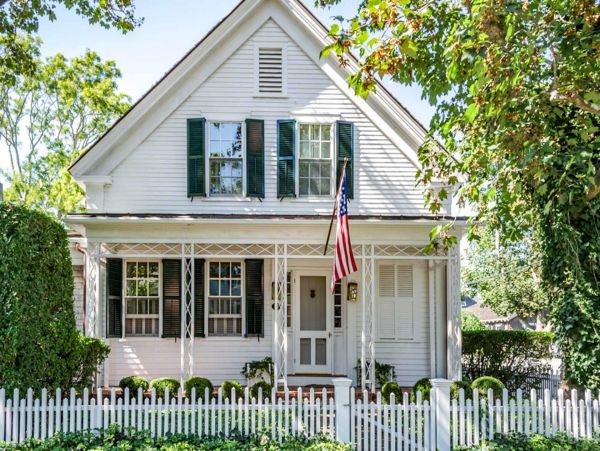 Cape Cod Home 994476