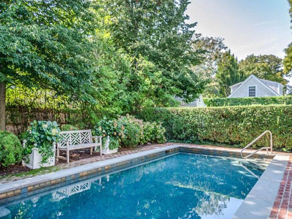 Cape Cod Home 994476