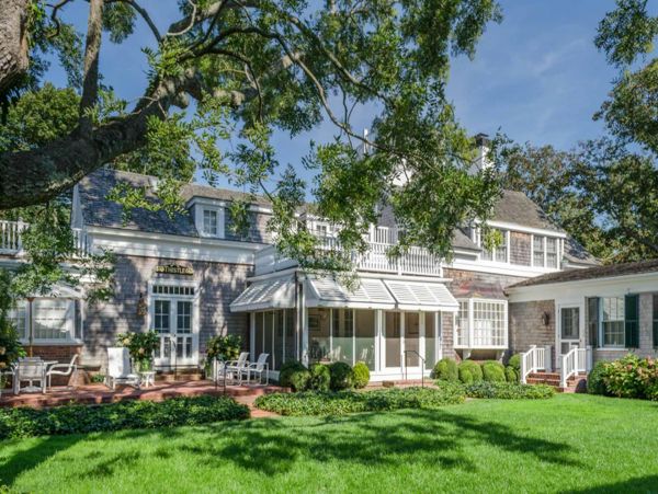 Cape Cod Home 994476