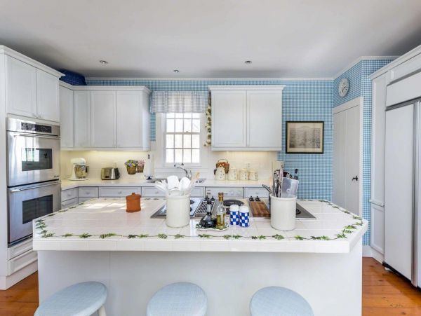 Cape Cod Home 994476