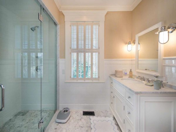 Cape Cod Home 994476