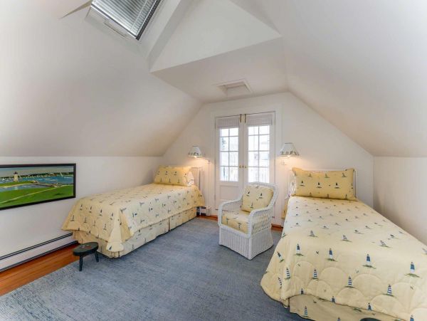 Cape Cod Home 994476