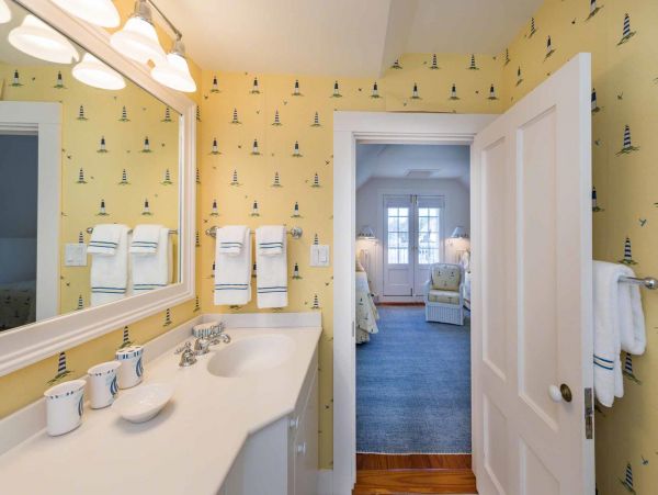 Cape Cod Home 994476