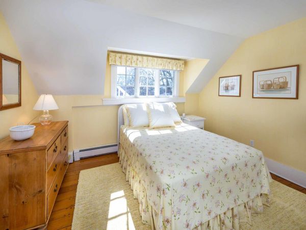 Cape Cod Home 994476