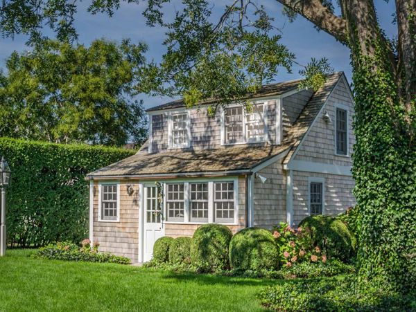 Cape Cod Home 994476