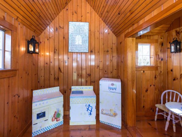 Cape Cod Home 994476