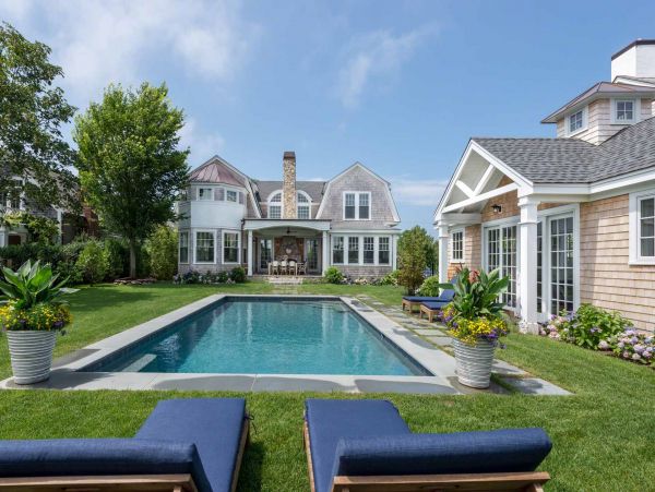 Cape Cod Home 994477