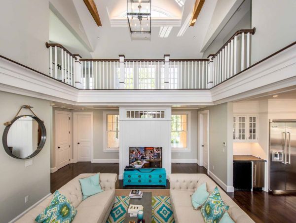 Cape Cod Home 994477