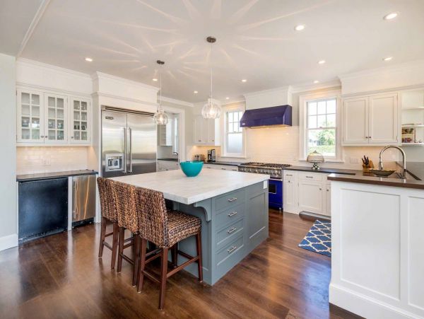 Cape Cod Home 994477