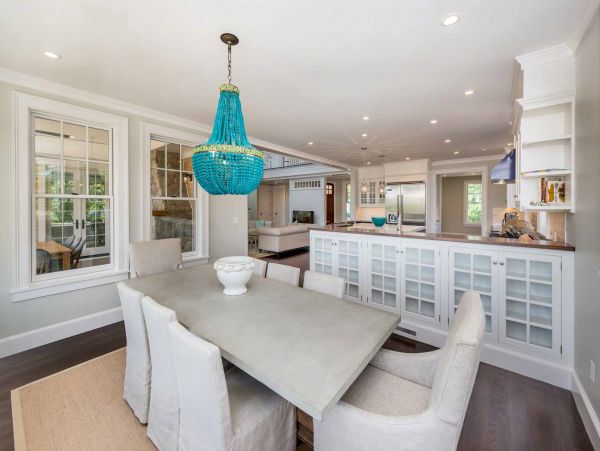 Cape Cod Home 994477