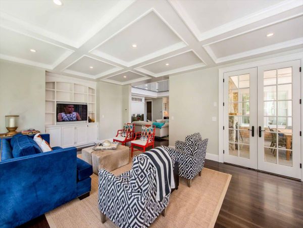 Cape Cod Home 994477