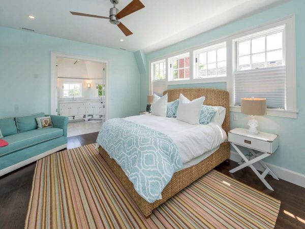 Cape Cod Home 994477