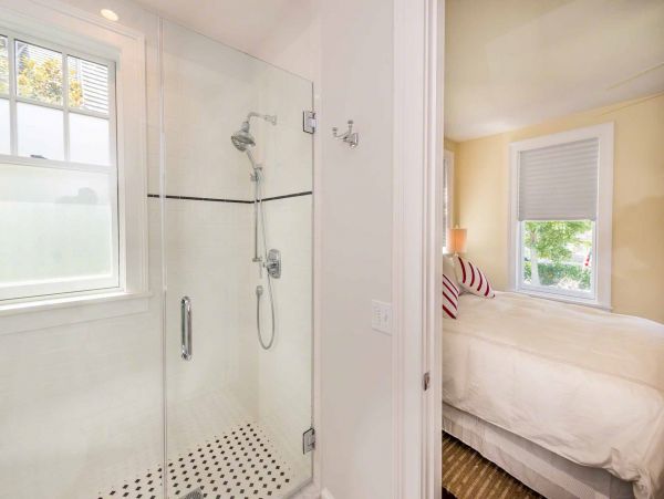 Cape Cod Home 994477