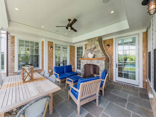 Cape Cod Home 994477