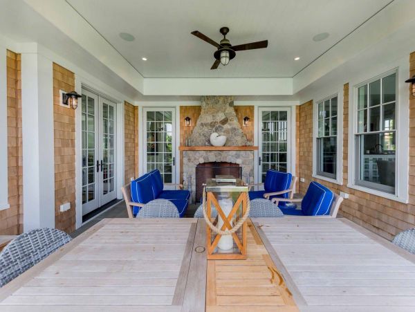 Cape Cod Home 994477